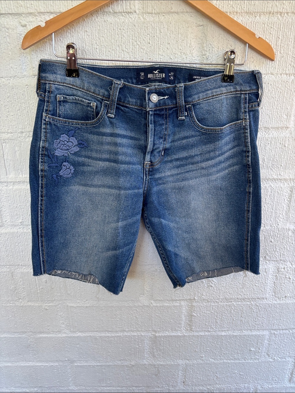 Hollister Embroidered Low Rise Boyfriend Denim Bermuda Jean Shorts sz 5/27